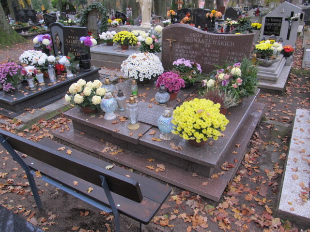 Grób MARIANNA JEDNASZEWSKA
