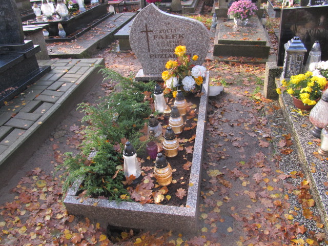 Grób JÓZEFA PUZIARSKA