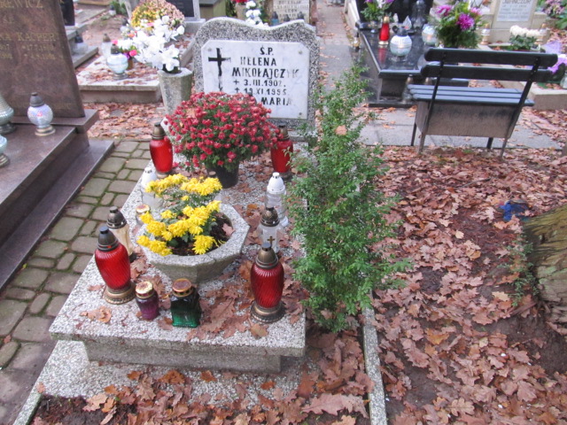 Grób HELENA MIKOŁAJCZYK