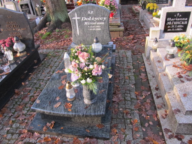 Grób MIROSŁAWA DOŁŻYCKA
