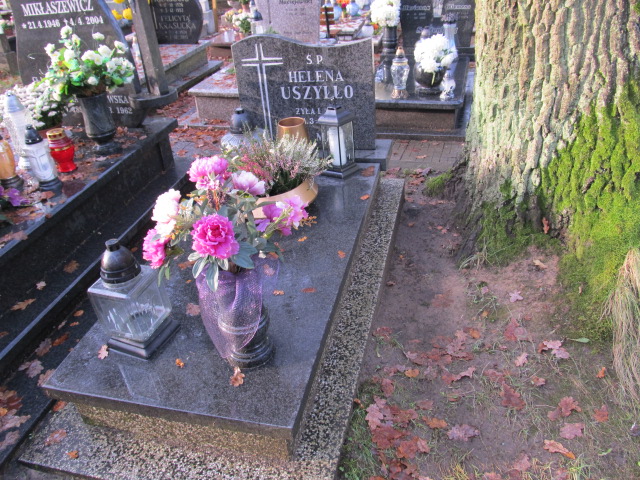 Grób HELENA USZYŁŁO