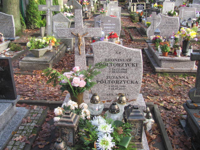 Grób ZUZANNA PÓŁTORZYCKA