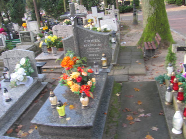 Grób JERZY CIOSEK