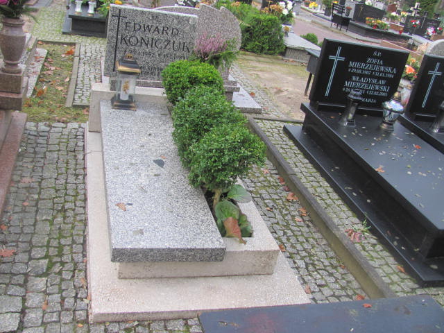 Grób EDWARD KONICZUK