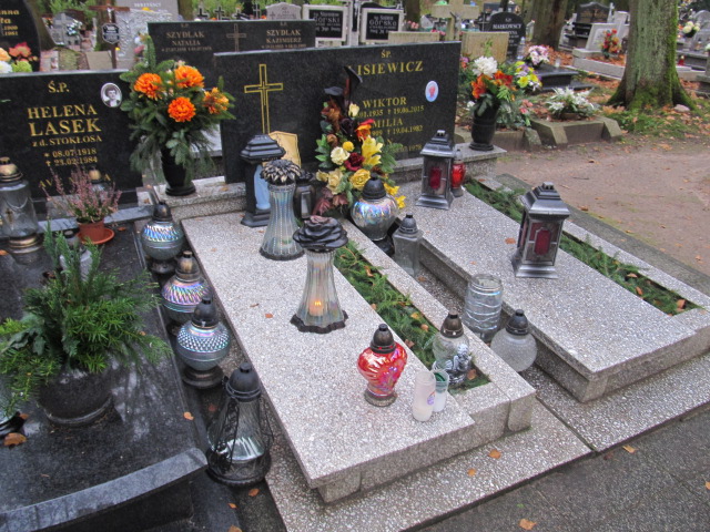 Grób WIKTOR LISIEWICZ