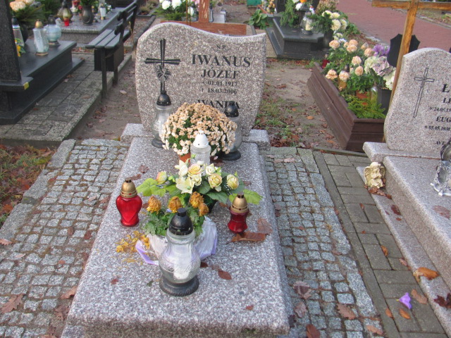 Grób MARIA IWANUS - TUTAJEWICZ