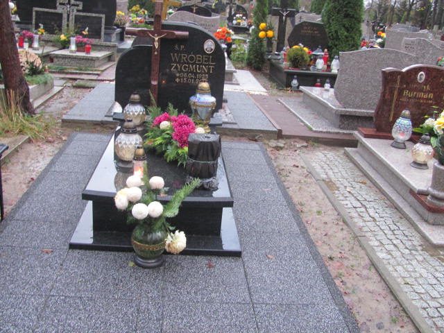 Grób ZYGMUNT WRÓBEL