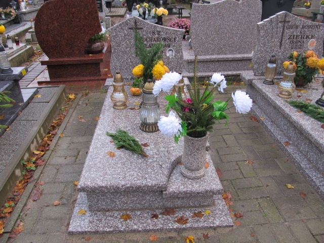 Grób WŁADYSŁAW PUCHAROWSKI