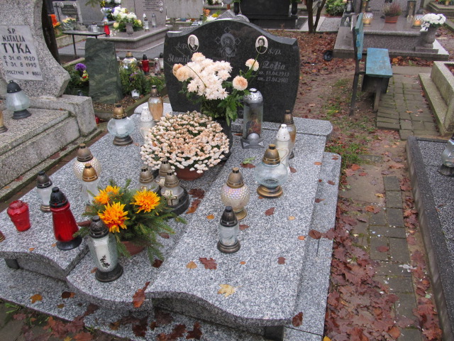 Grób ZOFIA MIKOŁAJCZYK