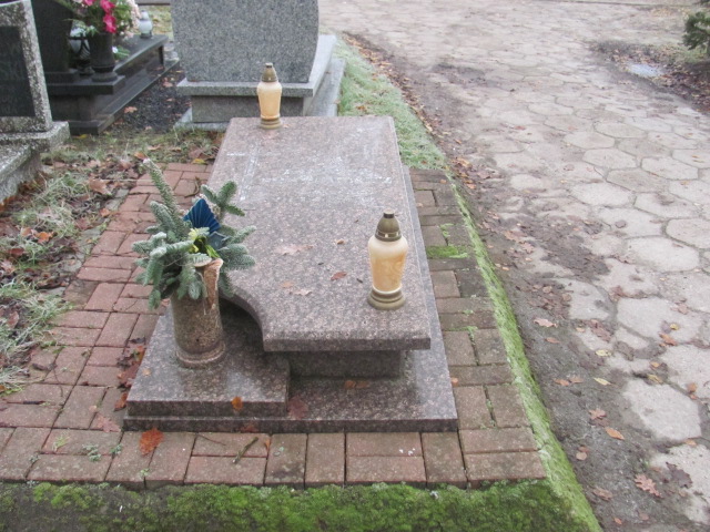 Grób TADEUSZ PIETRUSEWICZ