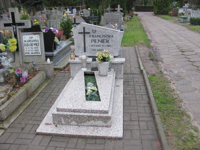 Grób FRANCISZKA PIENIEK