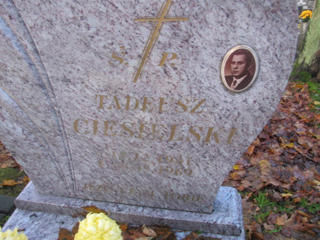 Tadeusz CIESIELSKI 1931 Słupsk - Grobonet - Wyszukiwarka osób pochowanych
