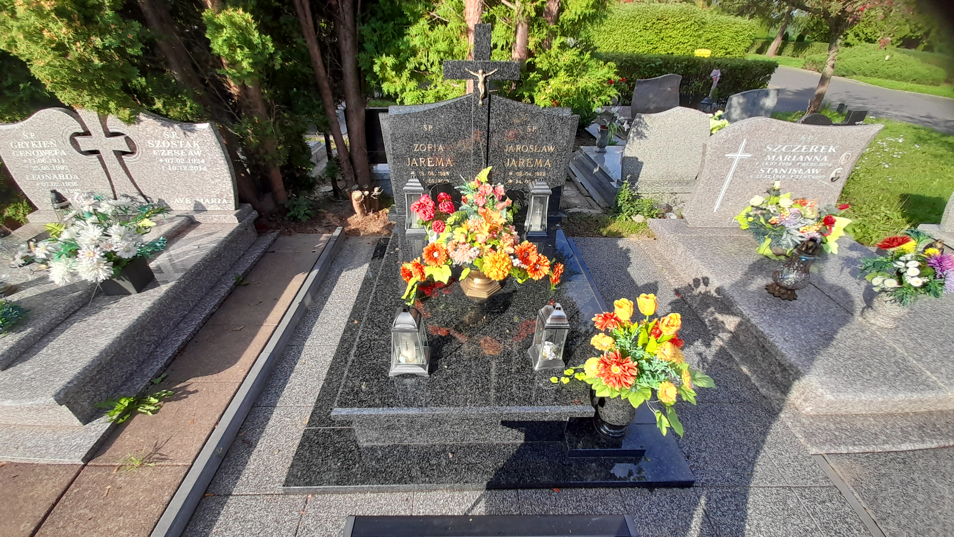 Grób ZOFIA JAREMA