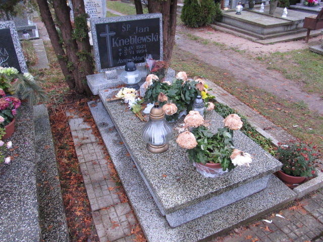Grób JAN KNEBLEWSKI