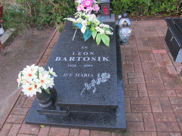Grób LEON BARTOSIK