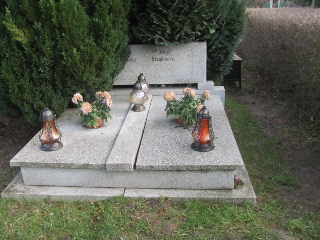 Grób CECYLIA BRZĄKOWSKA
