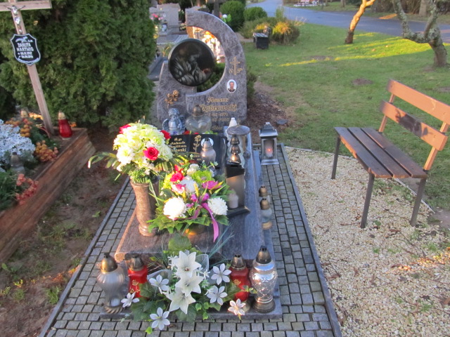 Grób TOMASZ DĄBROWSKI